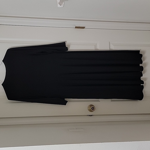 Investments Woman Soft Separates, Size 1X Black Mid-Length Sleeved Dress, EUC - Picture 2 of 10